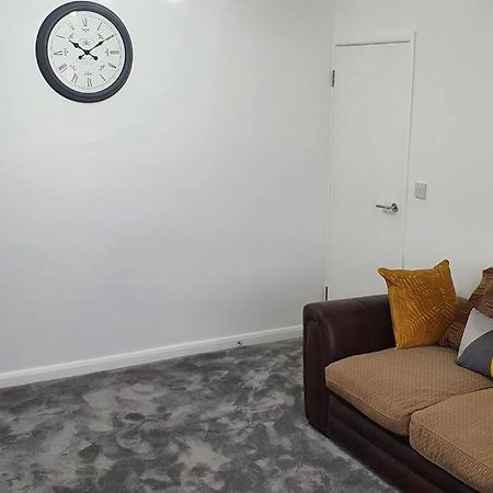 Exquisite And Modern 2 Bed Maisonette Harmondsworth Екстериор снимка