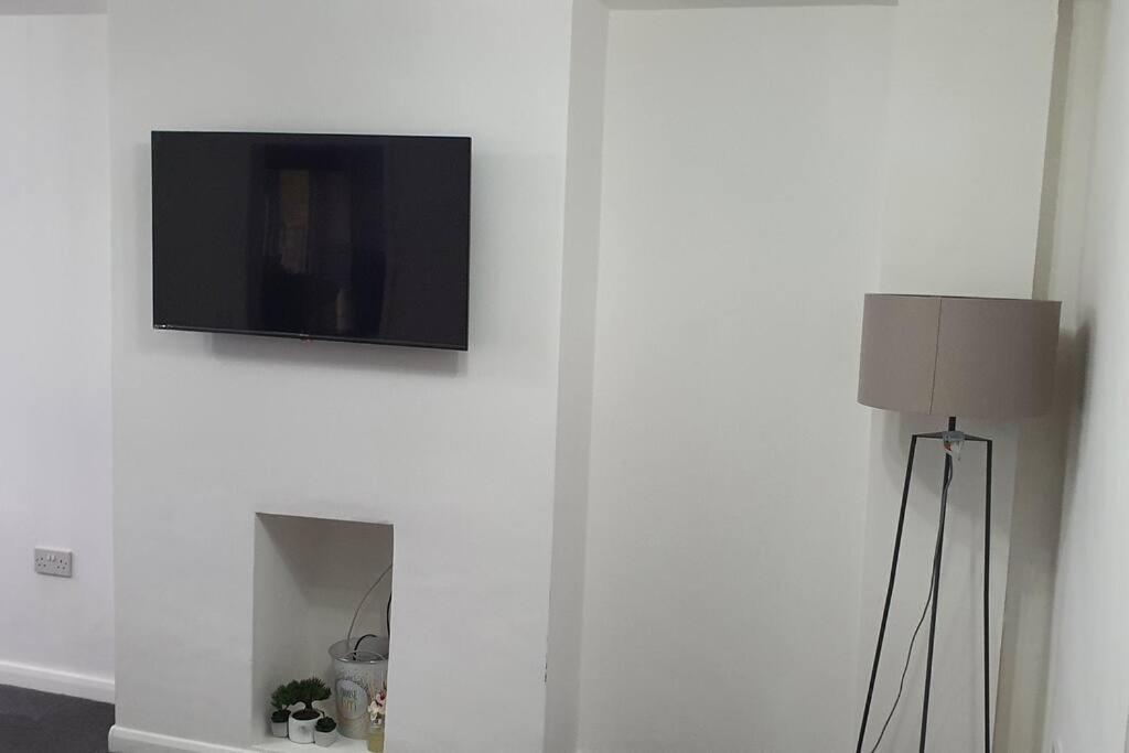 Exquisite And Modern 2 Bed Maisonette Harmondsworth Екстериор снимка