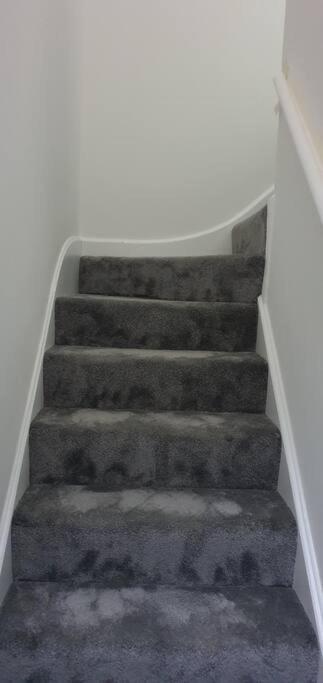 Exquisite And Modern 2 Bed Maisonette Harmondsworth Екстериор снимка