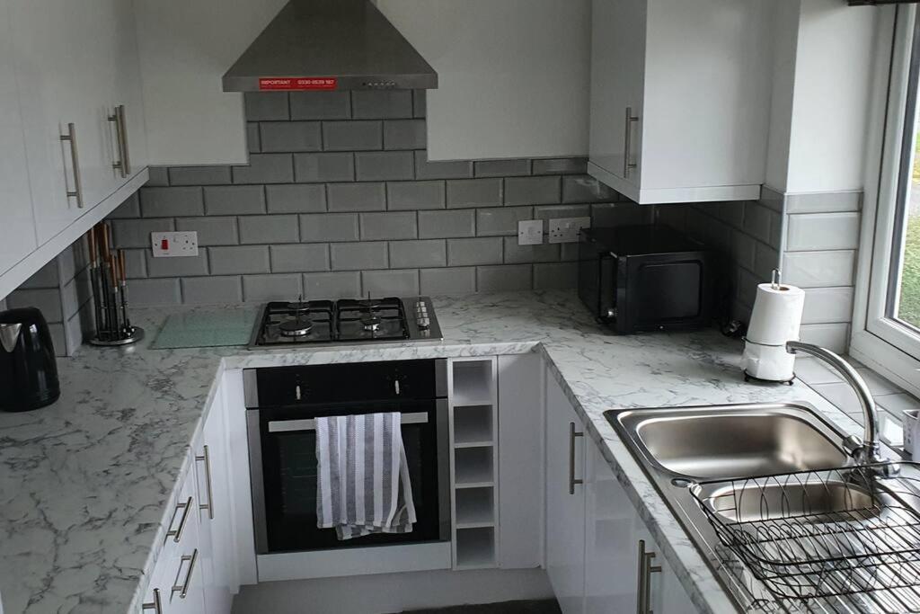 Exquisite And Modern 2 Bed Maisonette Harmondsworth Екстериор снимка