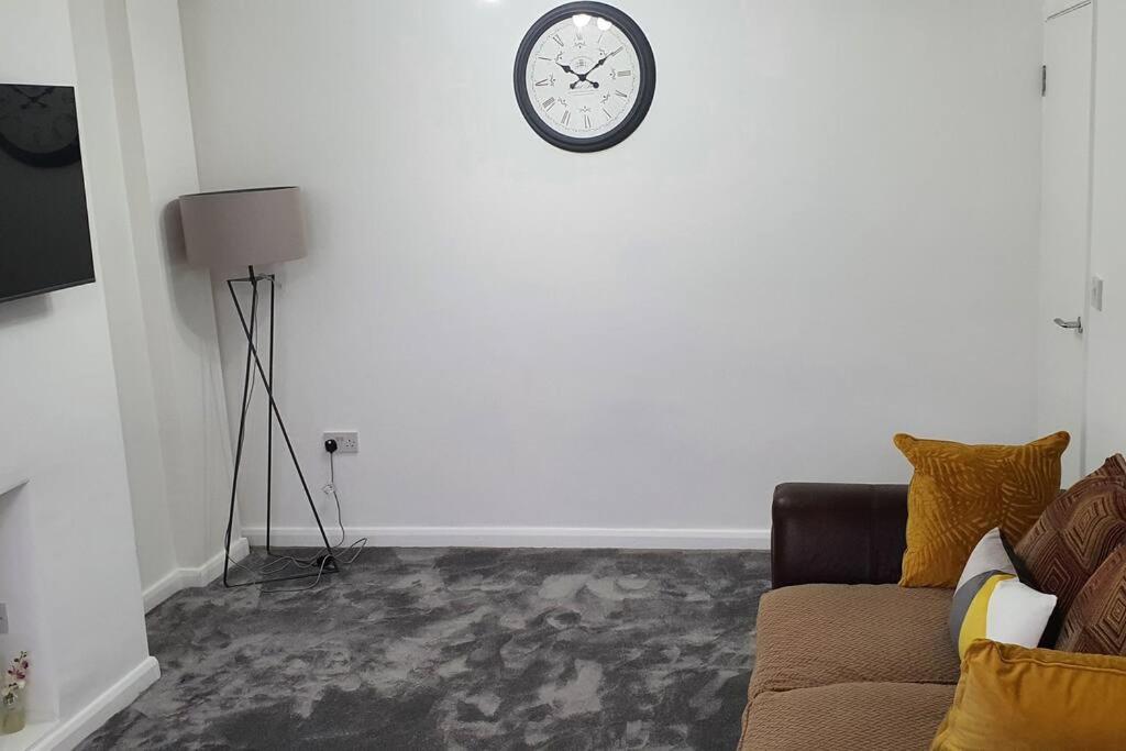 Exquisite And Modern 2 Bed Maisonette Harmondsworth Екстериор снимка