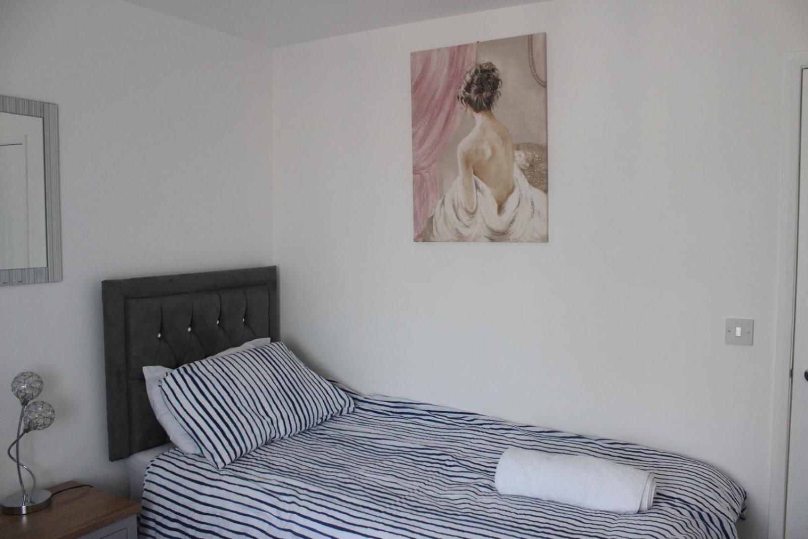 Exquisite And Modern 2 Bed Maisonette Harmondsworth Екстериор снимка