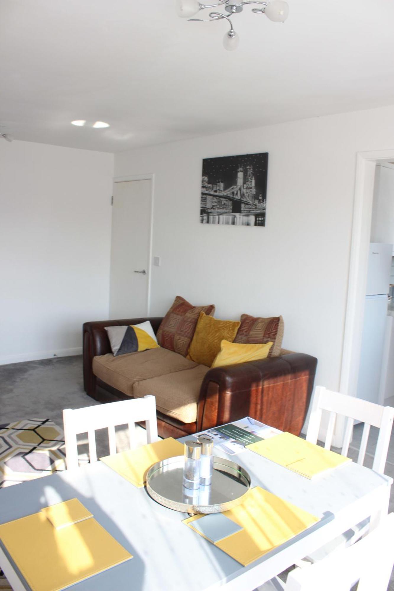 Exquisite And Modern 2 Bed Maisonette Harmondsworth Екстериор снимка