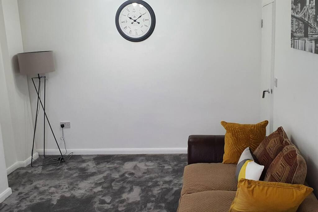 Exquisite And Modern 2 Bed Maisonette Harmondsworth Екстериор снимка